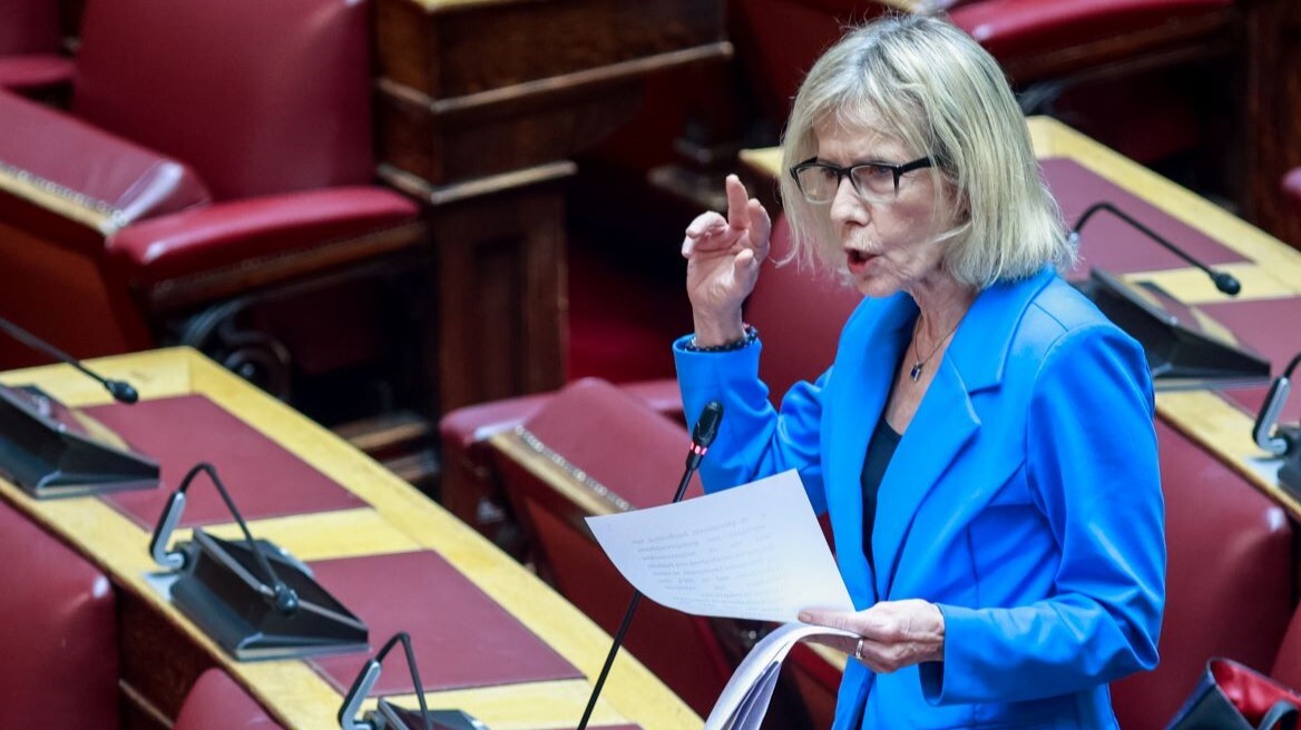 Η Γιώτα Πούλου σε κοινοβουλευτική παρέμβαση για τις αναπληρώτριες εκπαιδευτικούς