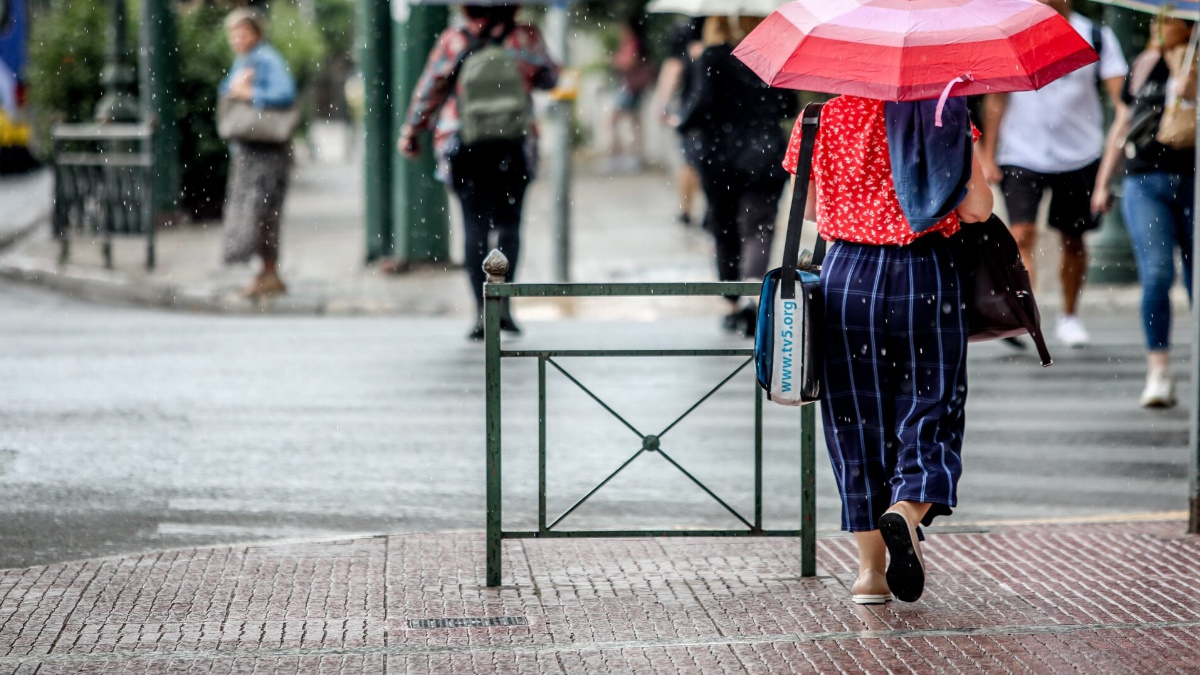 Σύννεφα και έντονα καιρικά φαινόμενα σε φθινοπωρινό σκηνικό