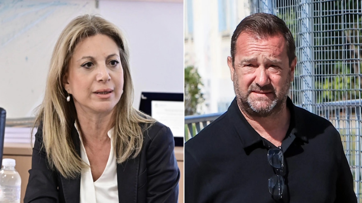 Η αίθουσα του δικαστηρίου στη Λάρισα κατά τη δίκη για την τραγωδία των Τεμπών