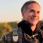 Ο Κώστας Μπακογιάννης κατά την επανεκπαίδευσή του ως έφεδρος αλεξιπτωτιστής