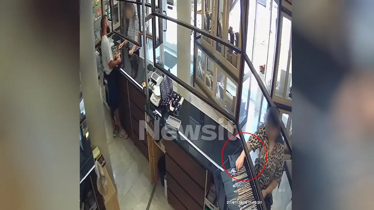 Άποψη κοσμηματοπωλείου στην Κοζάνη όπου καταγράφηκε η κλοπή από κάμερα ασφαλείας