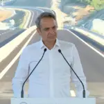 Ο Κυριάκος Μητσοτάκης μιλά στην τελετή παράδοσης των τελευταίων χιλιομέτρων του Ε65 στα Γρεβενά