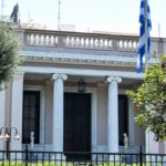 Το Μέγαρο Μαξίμου, με αφορμή την ενόχληση για το δείπνο του Αντώνη Σαμαρά με τρεις βουλευτές της ΝΔ