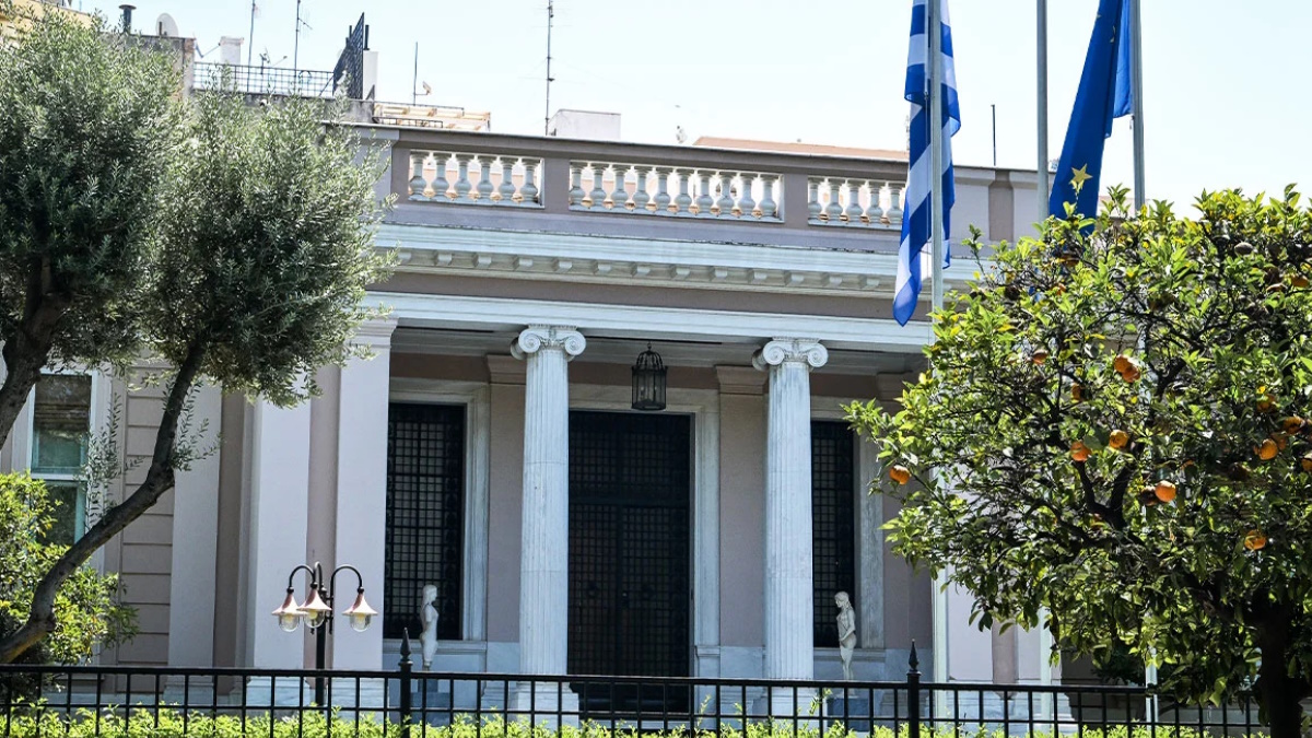 Το Μέγαρο Μαξίμου, με αφορμή την ενόχληση για το δείπνο του Αντώνη Σαμαρά με τρεις βουλευτές της ΝΔ