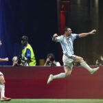 Ο Λιονέλ Μέσι με τη φανέλα της Αργεντινής σε αγώνα του Μουντιάλ