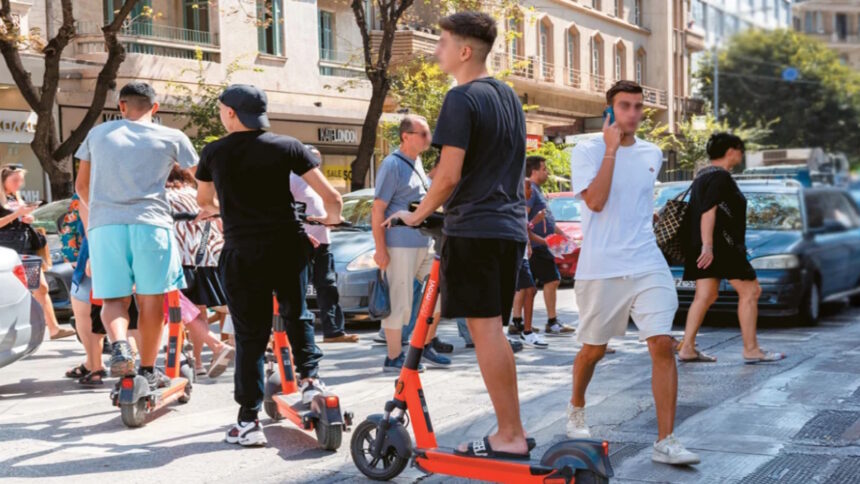 Ηλεκτρικά πατίνια σε δρόμο της πόλης