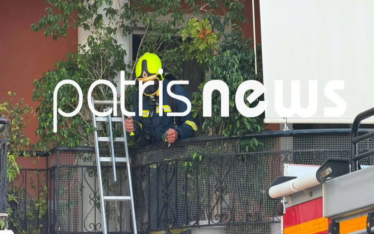 Πυροσβεστικό όχημα και δυνάμεις της Πυροσβεστικής σε διαμέρισμα στον Πύργο μετά από φωτιά