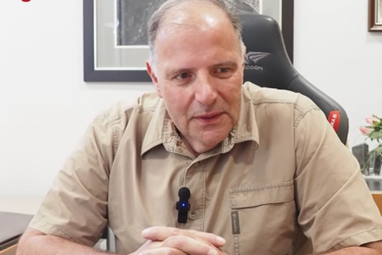 Ο Παύλος Παπαϊωάννου μιλά σε συνέντευξη ως νέος πρόεδρος του Εμπορικού Συλλόγου Καρπενησίου