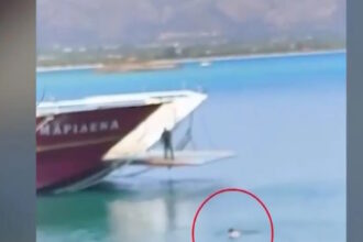 Το φέρι μποτ στην Ελαφόνησο με ανοιχτό καταπέλτη στο περιστατικό που περιγράφεται στο άρθρο