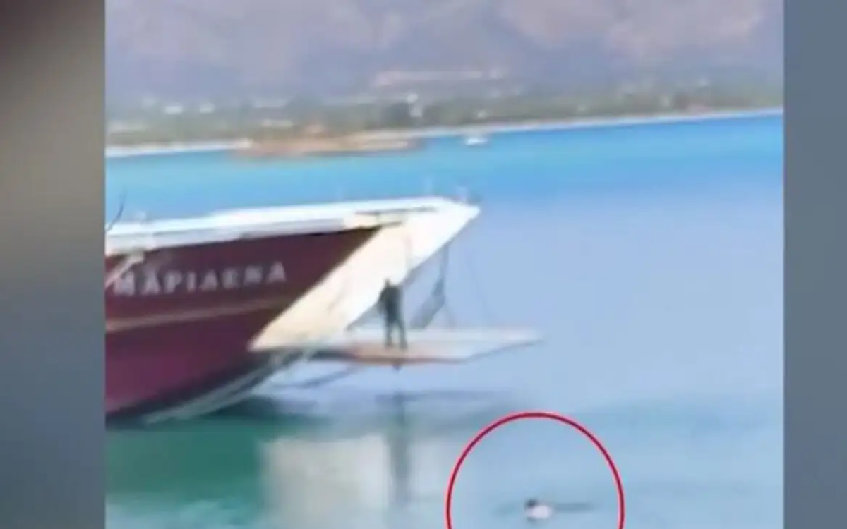 Το φέρι μποτ στην Ελαφόνησο με ανοιχτό καταπέλτη στο περιστατικό που περιγράφεται στο άρθρο