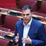 Ο Γιώργος Καραμέρος σε πολιτική εμφάνιση κατά την περίοδο της θητείας του ως βουλευτή