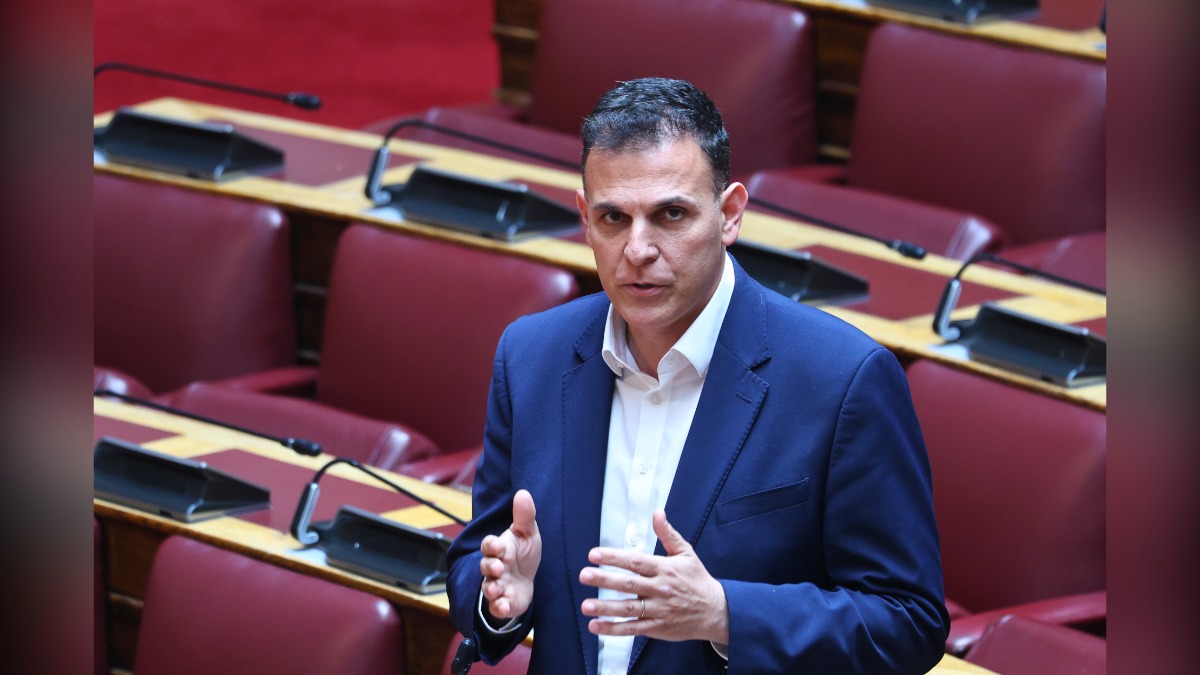 Ο Γιώργος Καραμέρος σε πολιτική εμφάνιση κατά την περίοδο της θητείας του ως βουλευτή