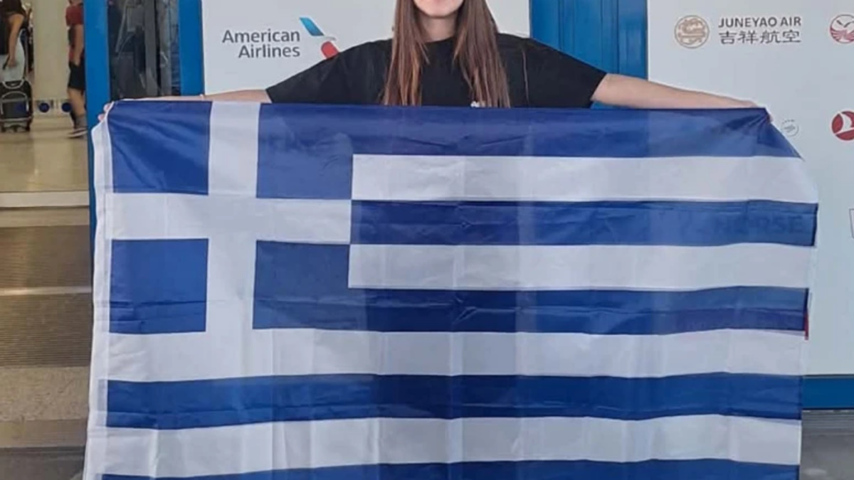 Η 15χρονη Δανάη Τσελεμπή αναχωρεί για την Καλιφόρνια με την ελληνική σημαία