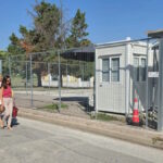 Η αίθουσα του δικαστηρίου κατά τη δίκη για την τραγωδία των Τεμπών