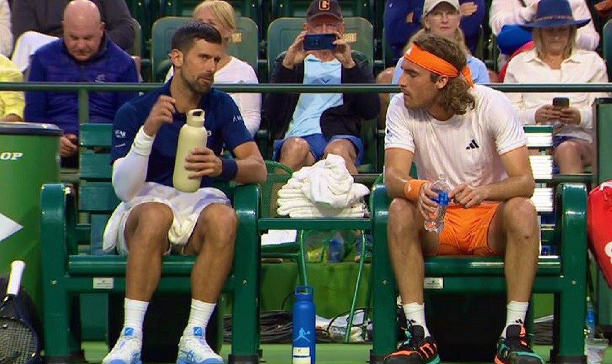 Ο Στέφανος Τσιτσιπάς σε αγώνα τένις στο Wimbledon