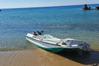 Πλωτό σκάφος και δυνάμεις διάσωσης στις έρευνες στην Επανομή Θεσσαλονίκης