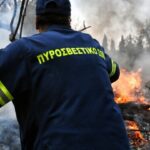 Πυροσβεστικό όχημα σε επιχείρηση κατάσβεσης πυρκαγιάς