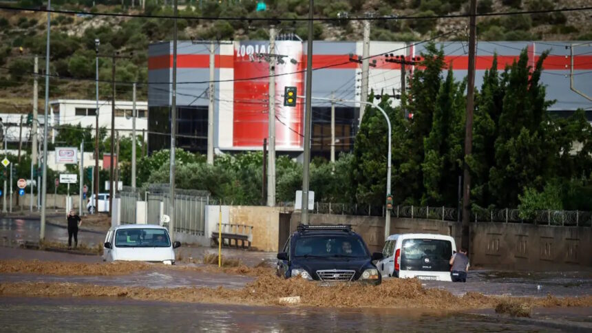 Καταιγίδα και έντονη βροχόπτωση σε ορεινή περιοχή της Ελλάδας μέσα στον Ιούλιο